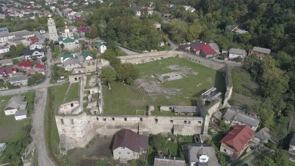 Aerial view of Chorktiv Castle alt