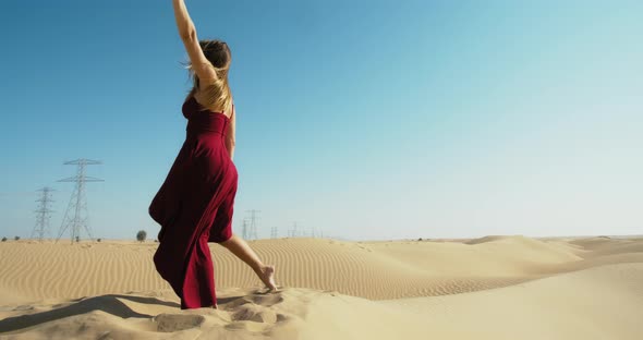 Rub Al Khali Desert Flexible Woman is Dancing on the Sand Bright Sun alt