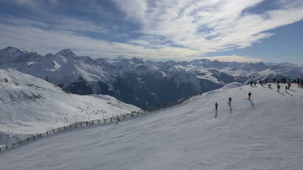 Skiing and snowboarding in the Alps alt