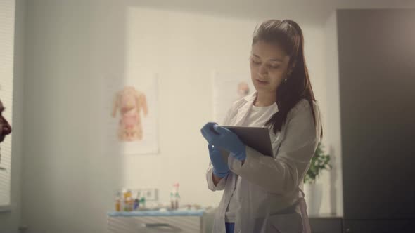 Doctor Using Tablet Examination Senior Man in Clinic alt