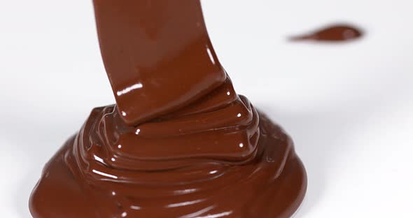 Chocolate Flowing on White Background, Slow Motion 4K alt