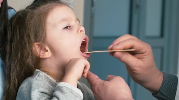 Little girl visiting doctor