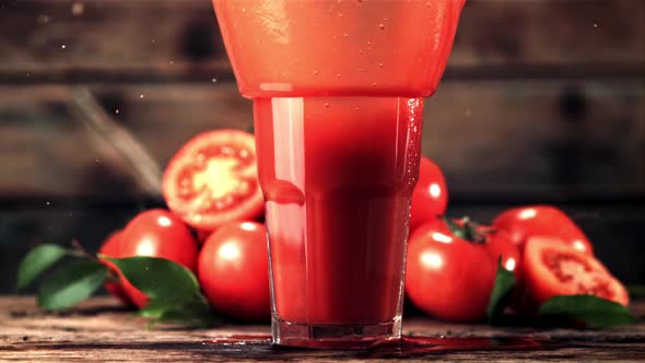 Super Slow Motion in a Glass with Tomato Juice Drops Tomato with Spray alt