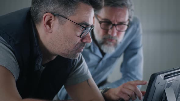 Car Service Worker Consulting Client alt