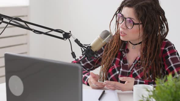 Podcasting and Radio Concept alt