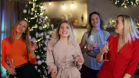 a Woman in Elegant Clothes Dances in a Room Decorated for Christmas alt