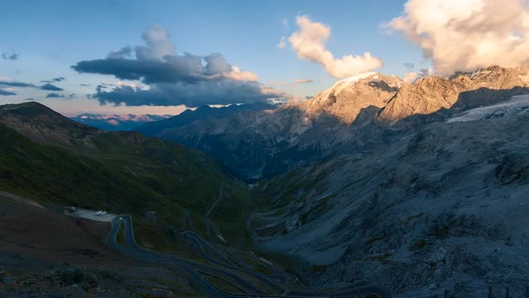 Timelapse of evening in Stelvio Pass in the Alps alt