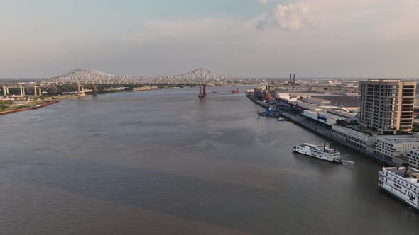 Aerial view of the Mississippi River Bridge in New Orleans alt