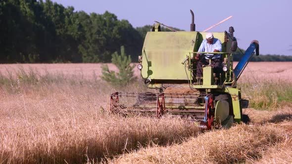 Combine Harvester, Dust Cloud. alt