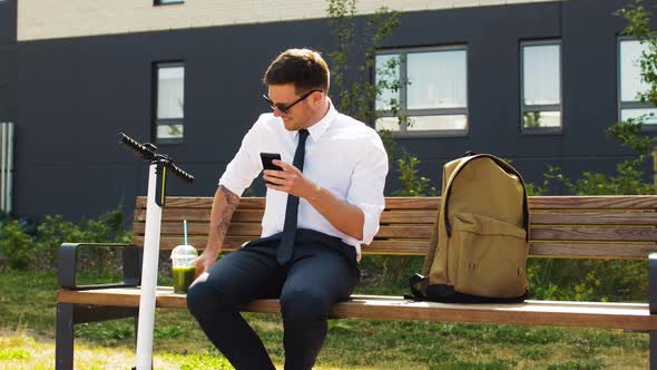 Businessman with Smartphone Drinking Smoothie alt