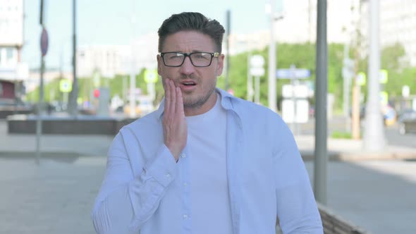 Portrait of Man Having Toothache Outdoor alt