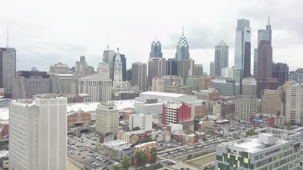 zoom out shot of Philadelphia skyline and skyscrapers. alt