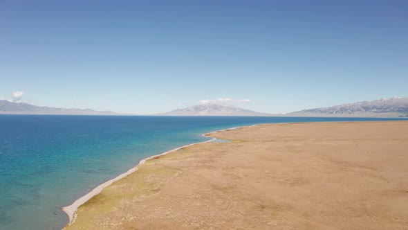 Lake and grassland alt