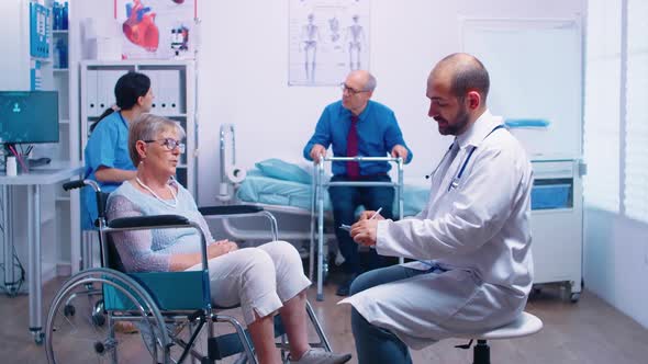 Medical Consultation in Recovery Clinic alt