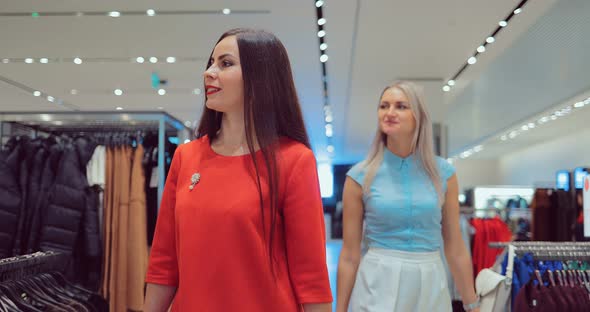 Girls Walk Around the Store alt