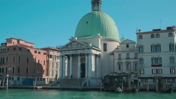 Church San Simeone Piccolo on Embankment of Canal Grande in Venice, Italy alt
