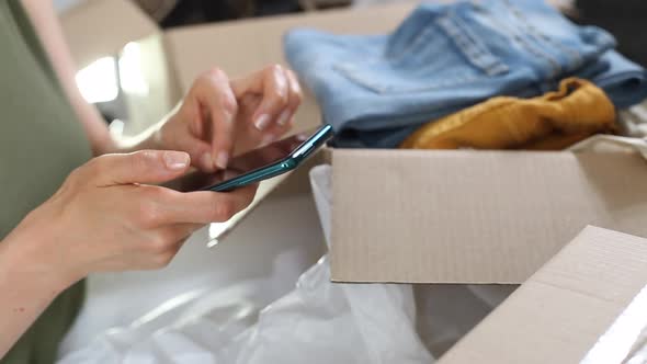  Shopping payment online smartphone. alt