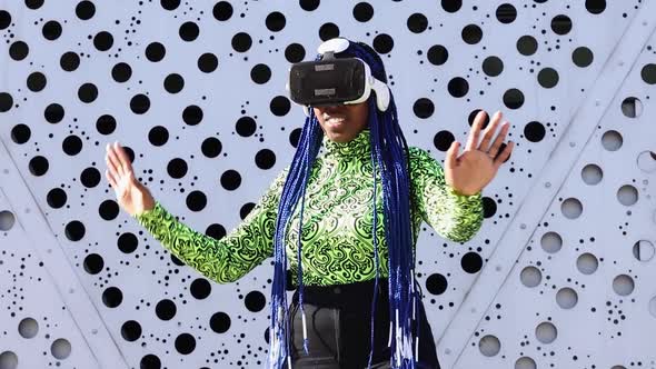 Black woman in VR headset in city alt