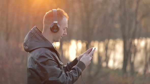 Man Uses Phone in the Park alt