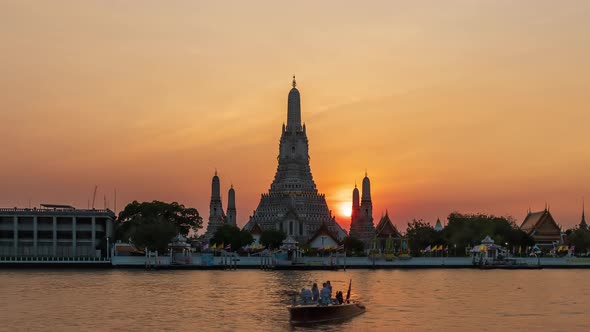 Wat Arun Ratchawararam, Bangkok, Thailand; day to night, zoom in - time lapse