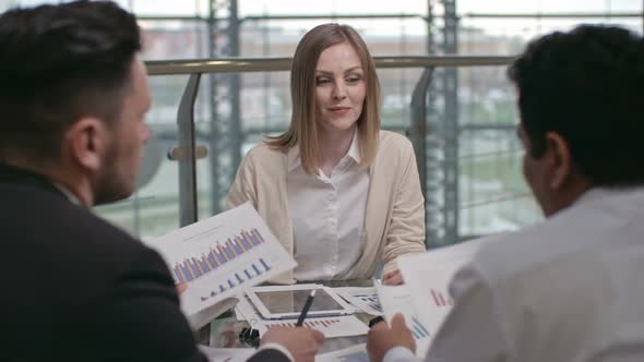 Listening to Female Manager alt