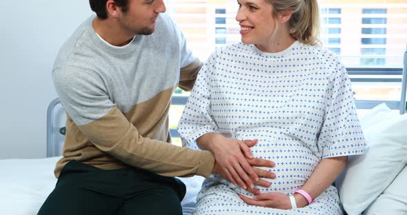 Man interacting with pregnant woman in ward alt