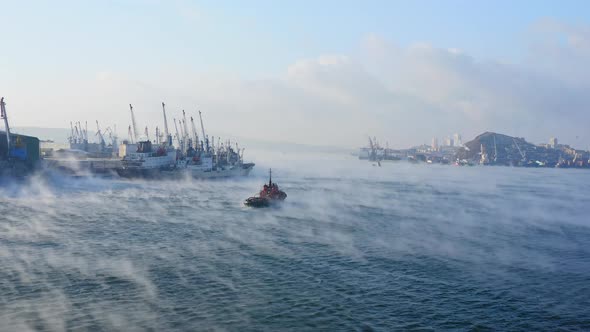 The Surface of the Sea in the Golden Horn Gulf Soars on a Very Cold Winter Day alt