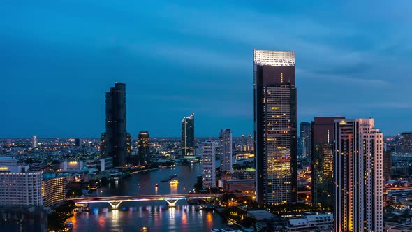 Day and Night Transition Time Lapse of Cityscape and Buildings in Metropolis alt