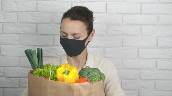 Shopping Delivery with Vegetables alt