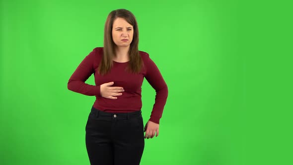 Pretty Girl Goting a Cold. Green Screen alt