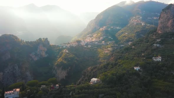 Ravello, Village in the Mountains, Amalfi Coast alt