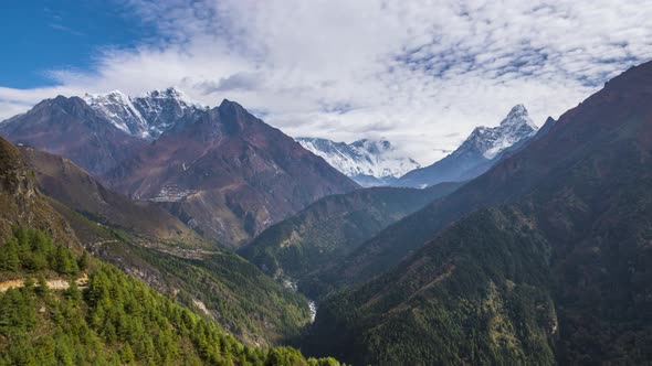 Ama Dablam and Taboche Mountains on Sunny Day. Himalaya, Nepal alt