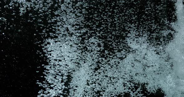 Bubbles of Air in the Water on Black Background, Slow Motion 4K alt