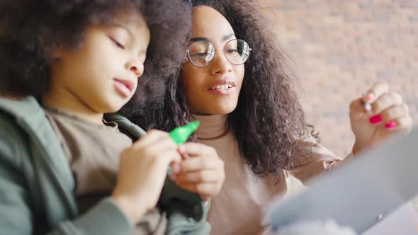 Close Portrait of a Mother and Son Have Fun on the Weekend Together alt