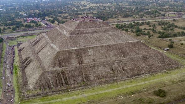 AERIAL: Teotihuacan, Mexico, Pyramids (Flying Around) alt