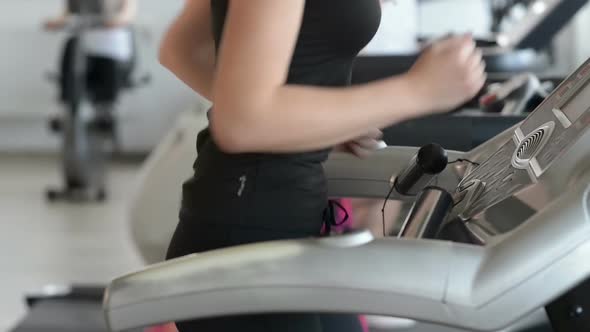 Running on Treadmill alt