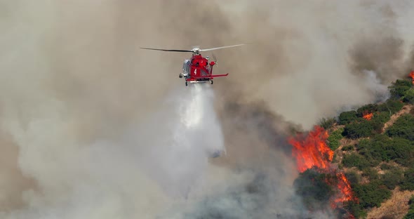 Close Drone Footage of Huge Wildfire in Hollywood Hills. Helicopter Extinguishing alt