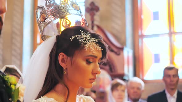 Close-up Shot of the Face of a Beautiful Bride in a Luxurious White Dress at a Wedding Ceremony  alt