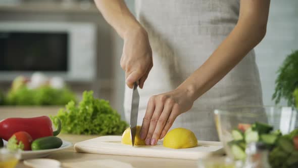 Female Cutting Lemon and Squeezing Fresh Juice Into Salad, Vegan, Vegetables alt