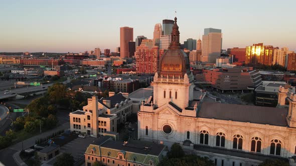 St Marys cathedral, church in minneapolis minnesota during golden hour alt