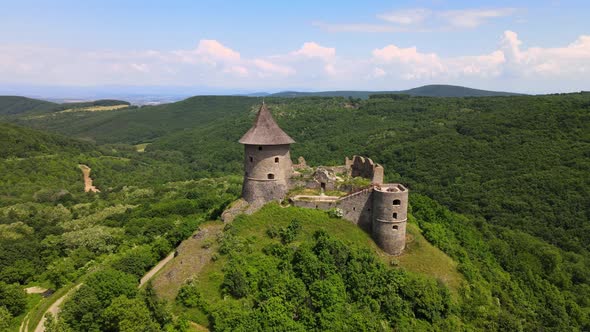 Aerial view of Somoska Castle in the village of Siatorska Bukovinka in Slovakia alt
