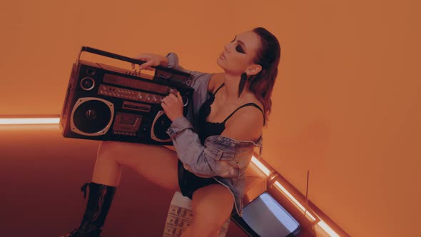 Retro Fashion Model alt