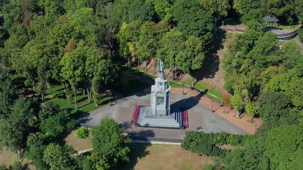 Beautiful flight in the morning over the monument to Prince Vladimir the Great. alt