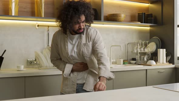 Egyptian Man Suffers From Sudden Pain in Stomach in Kitchen alt