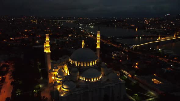 Aerial view of Suleymaniye Mosque in Istanbul at night alt