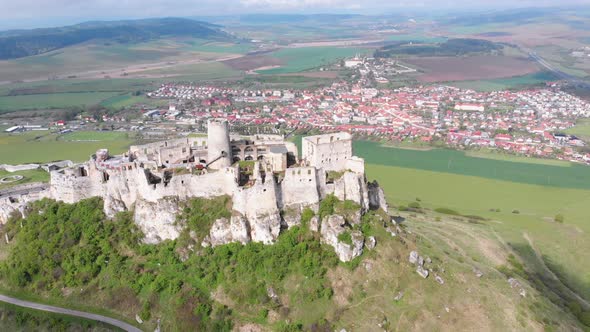 Aerial View on Spissky Hrad. Slovakia. The Ruins of Stone Castle on the Hill alt