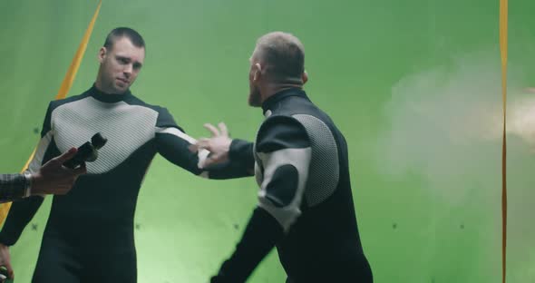 Hot-tempered Actor Quarreling with the Crew alt