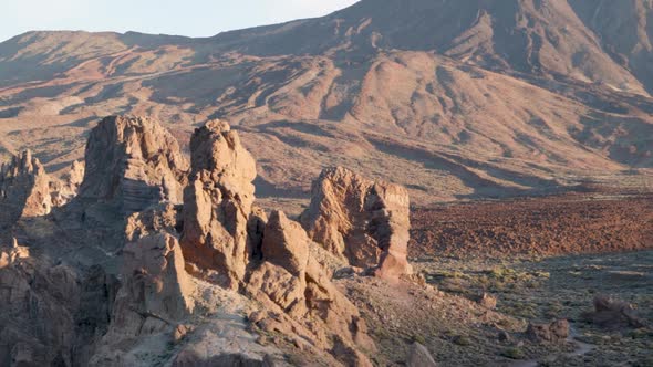 View of rocks and top of a volcano during sunrise in Teide National Park, Roques de García, Tenerife alt