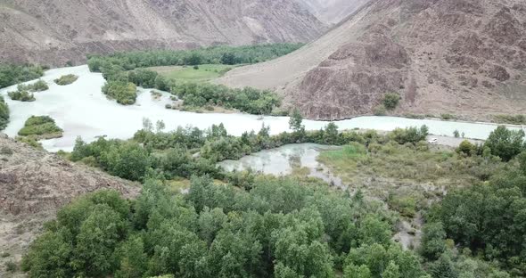 Dam with Large Discharge Pressure of the Water alt