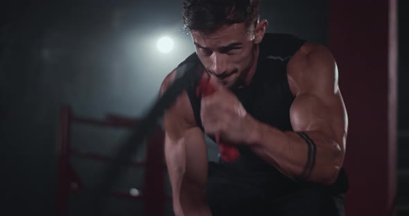 Closeup Beautiful Athletic Guy Have a Hard Workout alt